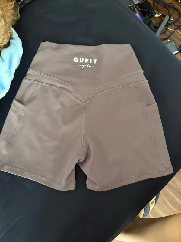 Seamless Crossover Sculpt Legging Shorts with Pockets - Image 2