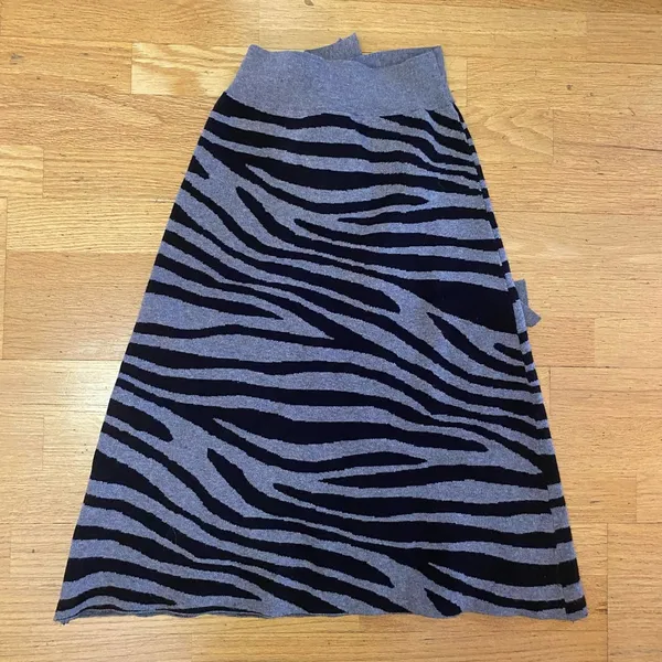 NEW THML Saharan Gray Zebra Tie Waist Preppy Western Minimalist Sweater … - Image 2