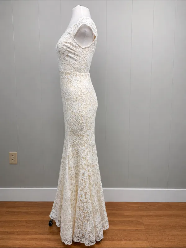 Lulus NWT Ivory Lace Mermaid Wedding Gown XXS Deep V Bridal Dress - Image 2