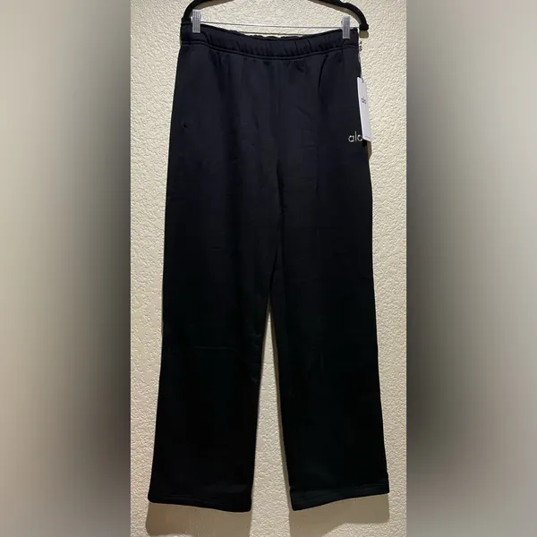 ALO Yoga NWT Accolade Straight Leg Sweatpants Black Size S Oversized - Image 4