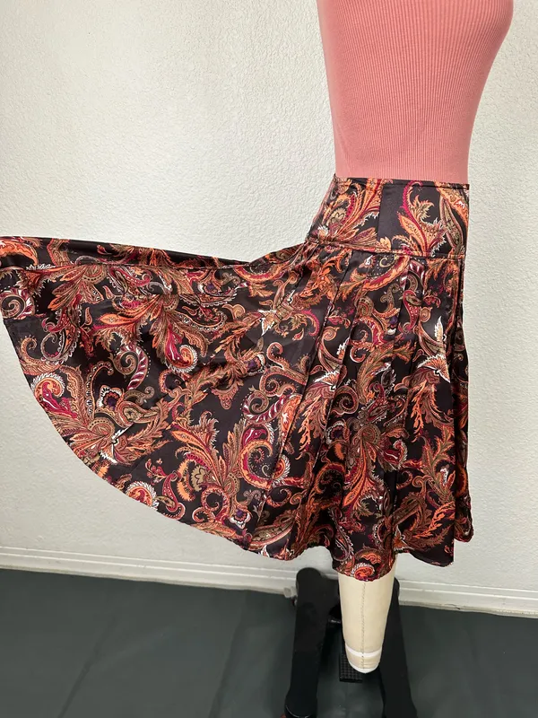 Worthington Women's Skirt Size 6 Flare Boho Cottage Women’s Skirt Size 6 Fit /Flare Floral Silky. - Image 2