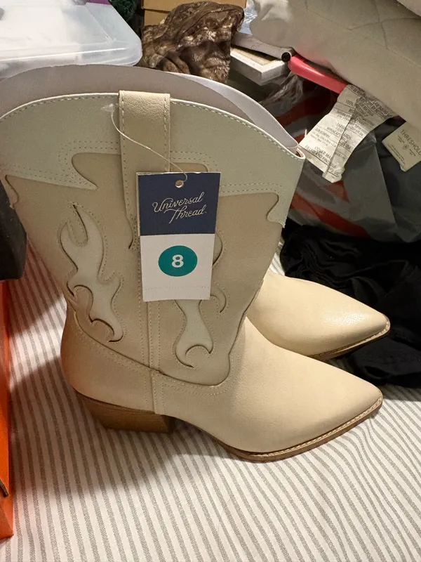 Universal Threads Cowboy Tan Boots - Image 3