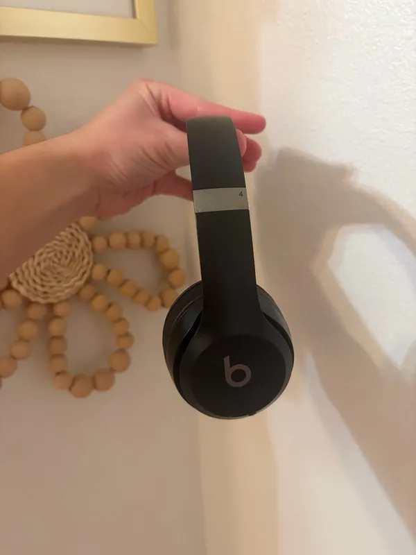 Beats Solo Wireless Headphones - Image 2