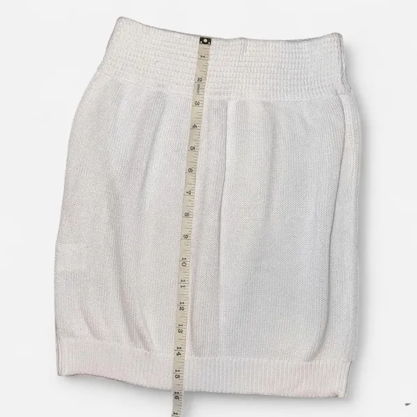 Source Unknown 2-Piece White Knit Beach Set with Tube Top and Shorts; Size SMALL - Image 7