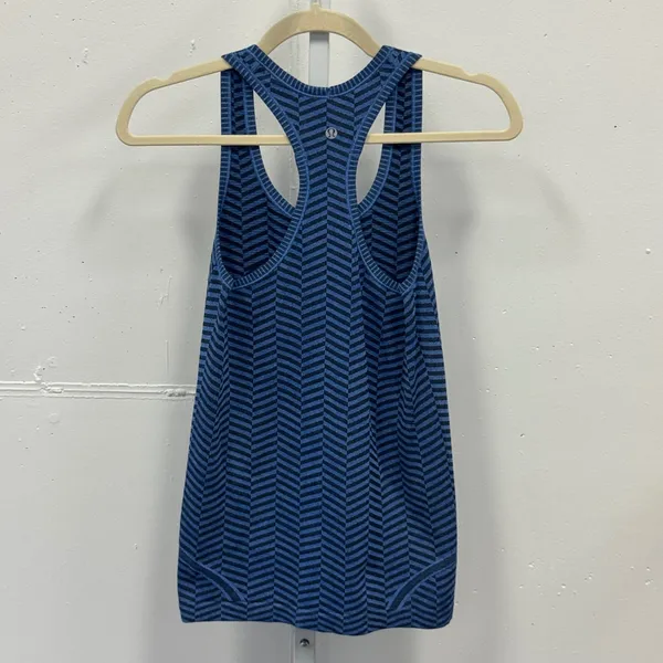Lululemon Swiftly Tech Racerback Tank Top Blue Chevron Stripe Size 4 Activewear - Image 3