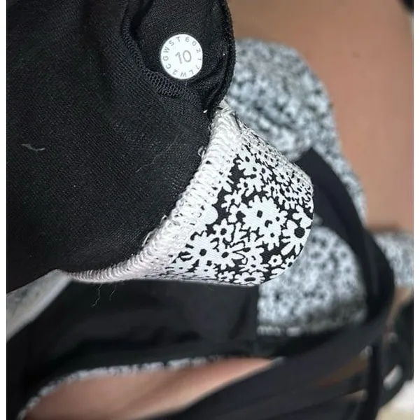 Lululemon sports bra - Image 5