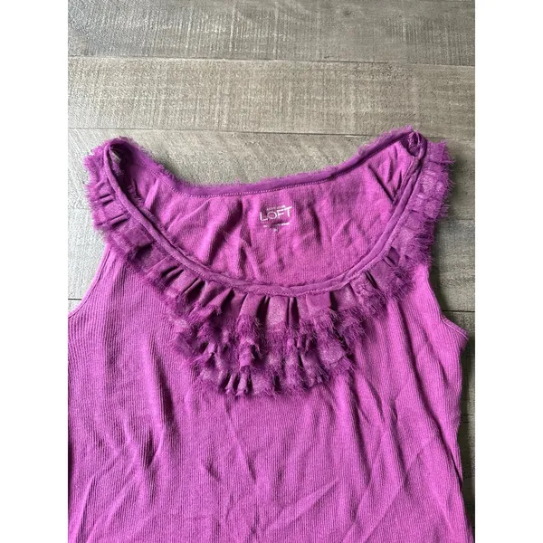 Ann Taylor Loft‎ Women's Purple Sparkly Ruffle Neckline Ribbed Tank Size Medium - Image 3