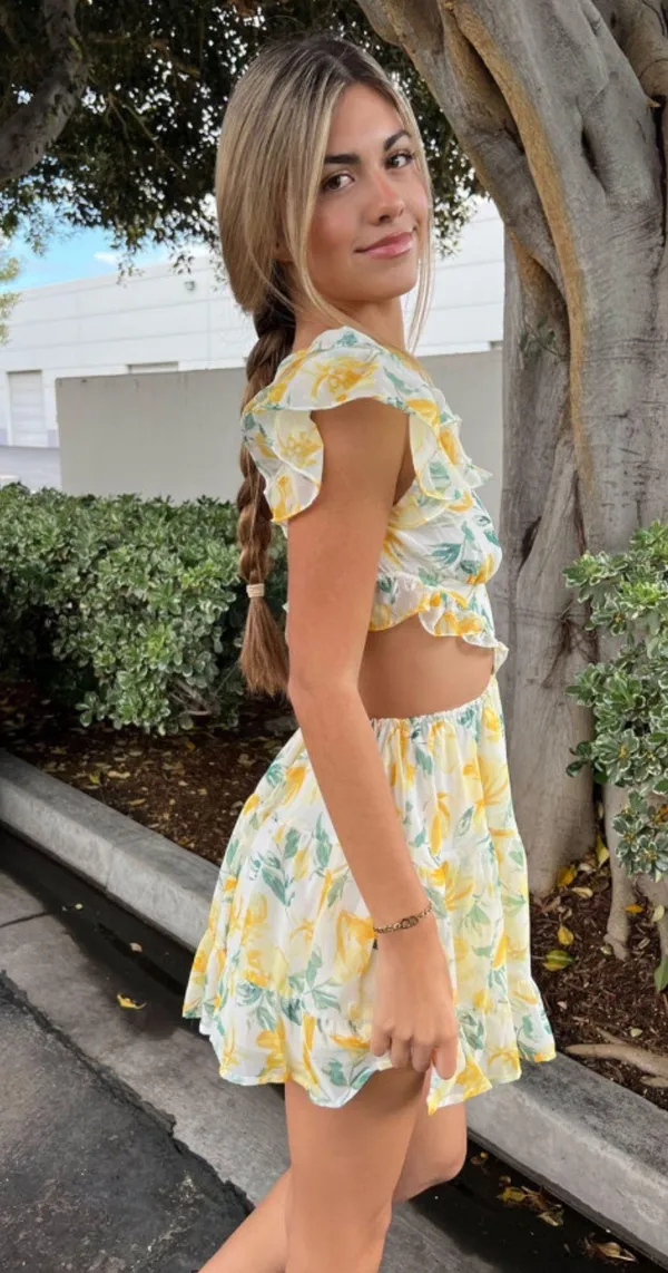 NWT Yellow Floral Print Flutter Sleeve Ruffle Cutout White Dress - Image 3