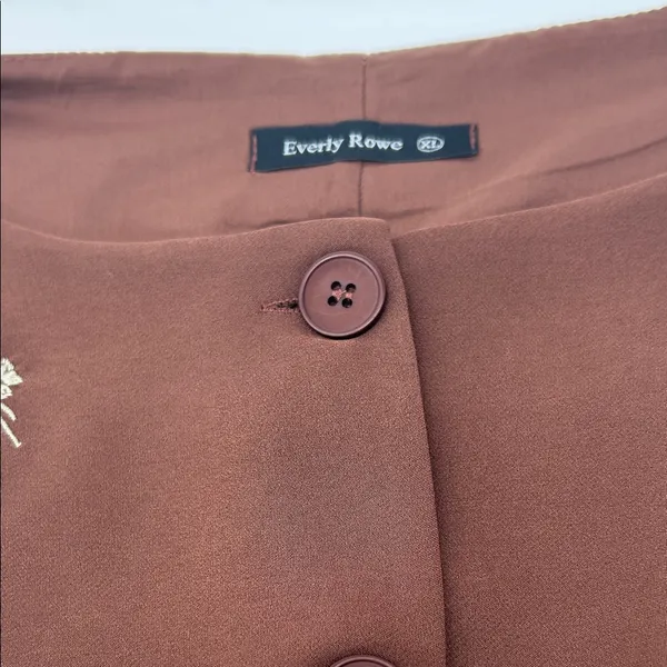 Sleeveless Brown Embroidered Button - Image 3