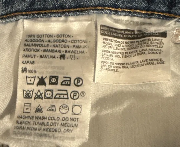 Women’s Levi’s High-Waisted Taper Jeans Medium Wash Mom Jean Size 30 - Image 6