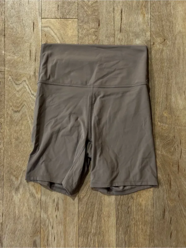 All In Motion Women's Biker Shorts Taupe Size Small - Image 2
