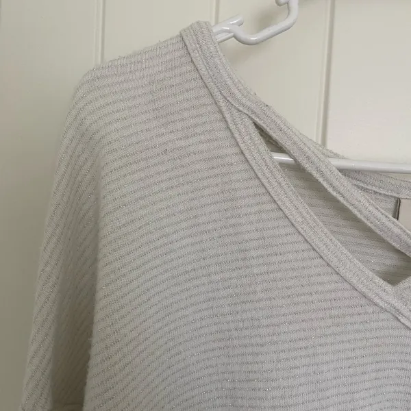 NWOT A New Day women’s white gray‎ striped stretchy knit blouse small - Image 2