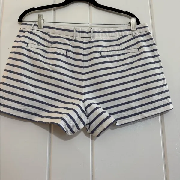 Gap Striped Women's Shorts 4” inseam size 12 Navy and White - Image 2