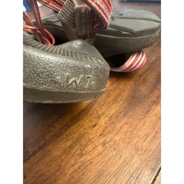 Chacos women's Zx/s classic red sandals size 7 - Image 5