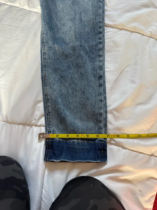 Tags: mom jeans, high rise jeans, light wash denim, casual, trendy, women’s jeans, American Eagle, size 4. - Image 13