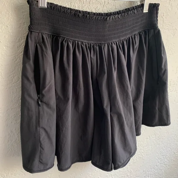 ATHLETA small black short - Image 4