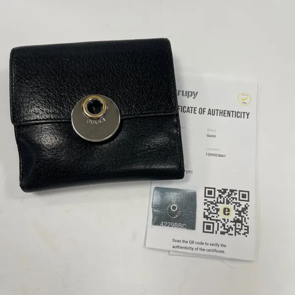 Gucci Eclipse Insignia Black Leather Compact Wallet - Preowned - Image 5