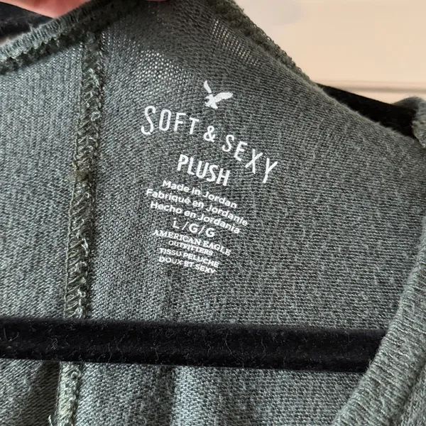 American Eagle Outfitters Long Sleeve Tee - Image 3