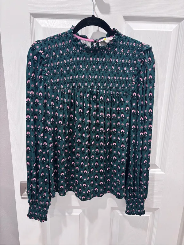 Boden Green Smocked Floral Blouse size 8 - Image 8