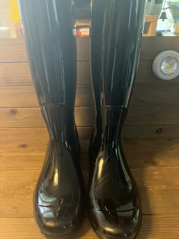 UGG Women's black rain boots size 7 manufactured in the USA - Image 8