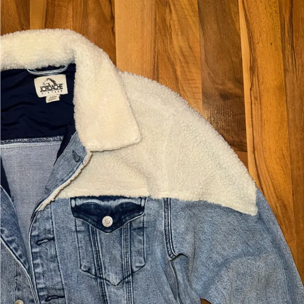 Jordache vintage Sherpa detail Denim Jacket women size small,‎ spring, fall - Image 2
