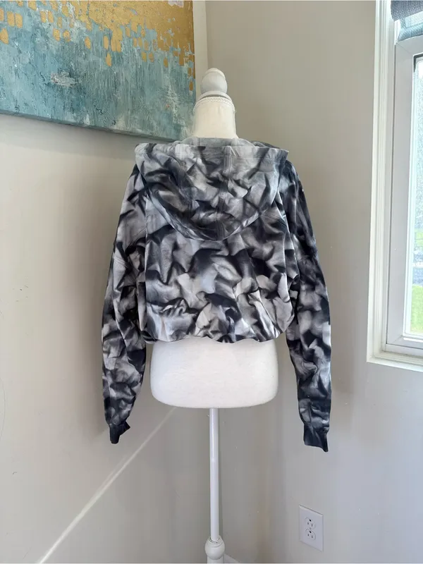 lululemon athletica LA All Yours Bubble Hem Light Gray Hoodie Size 6 - Image 2
