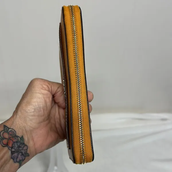 Coach Tan/ orangish Leather Wallet - Image 4