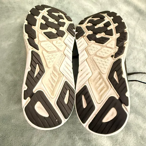 - Hoka One One Arahi 6 Black White Women Size 10B - Image 7