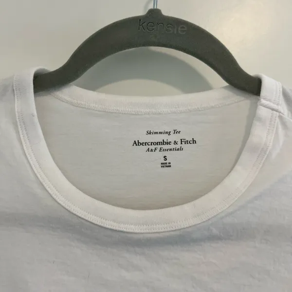 Abercrombie & Fitch A&F Essentials Slimming Tee Cropped - Image 2