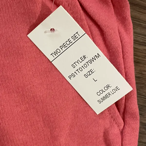 Wild skye NWT Coral Shorts Size Large - Image 2