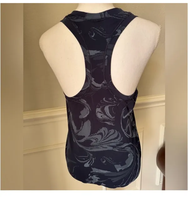 Athleta Medium Momentum Tank Seamless - Image 3