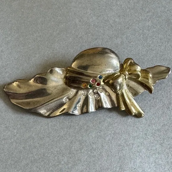 Vintage Two-Tone Wide Brim Sun Hat Brooch with‎ Rhinestone Accents & Gold Bow - Image 3