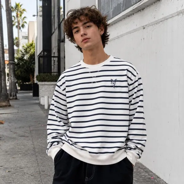 H&M Navy & White Striped Oversized Sweatshirt Bow Heart Graphic M - Image 3