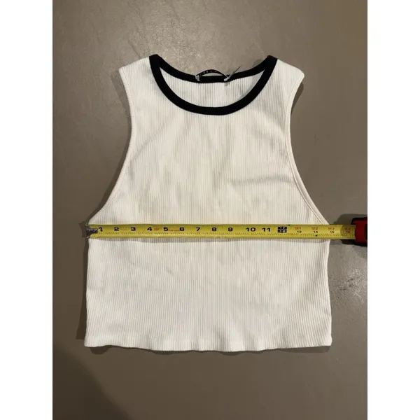 Alice & Olivia Woman’s White Black Ribbed Cropped Andre Tank Top Large Crew - Image 6
