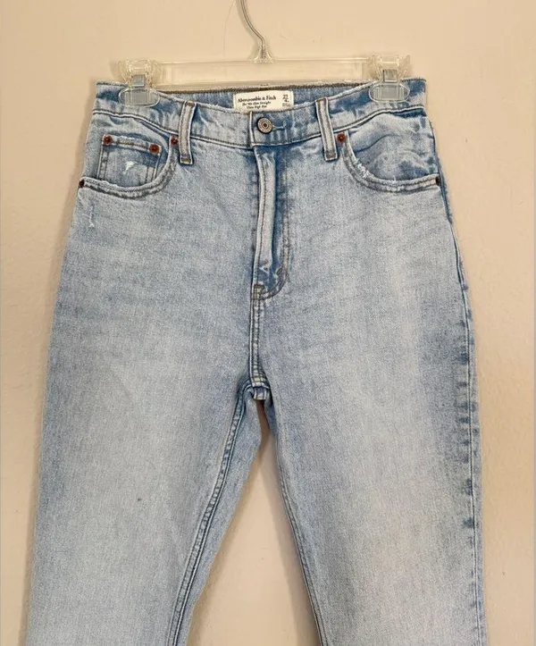 Abercrombie and Fitch Ultra High Rise 90s Straight Jean - Image 4