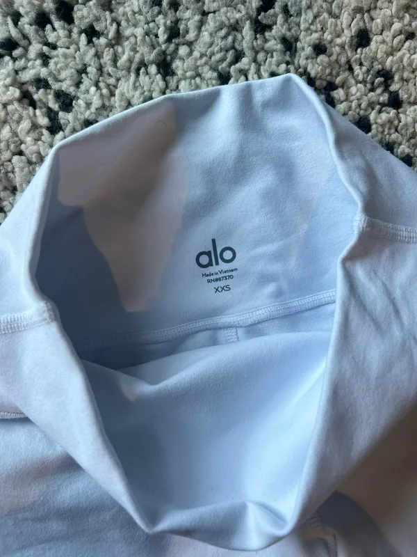 Alo Biker Shorts - Image 3