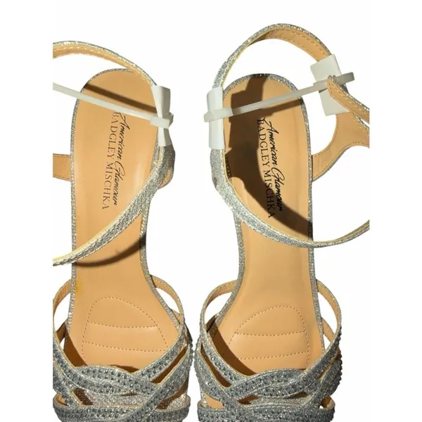 Badgley Mischka Silver Strappy Sandals(Size 6) - Image 6