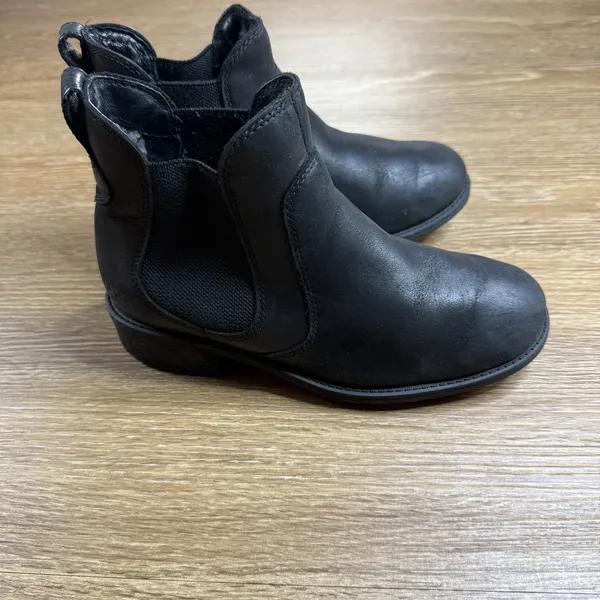 UGG Bonham Chelsea Boots Women's 6.5 Black Leather Wool Lined Water Resistant - Image 8
