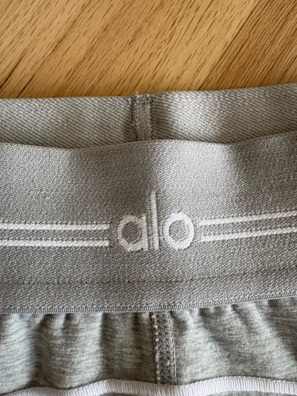 Alo Yoga Grey Heart Throb Set - Image 9