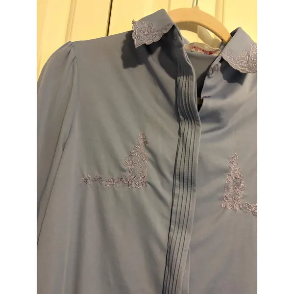 Collections Blouse Vintage Embroidered Periwinkle‎ Blue Scalloped Cuff L - Image 4