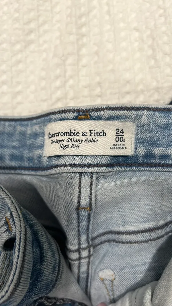 Abercrombie jeans - Image 2