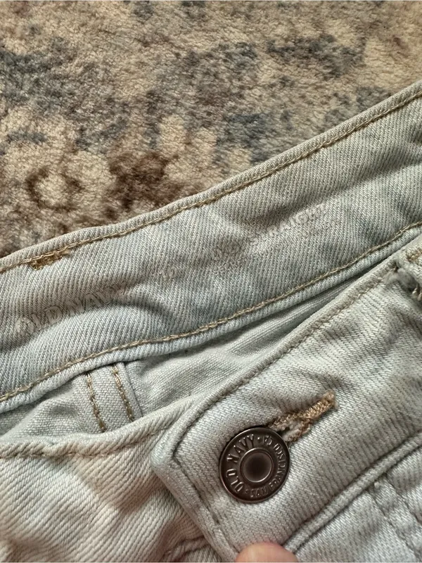 Old Navy Women’s Distressed High-Waist Denim Shorts Size 10 Light Wash - Image 3