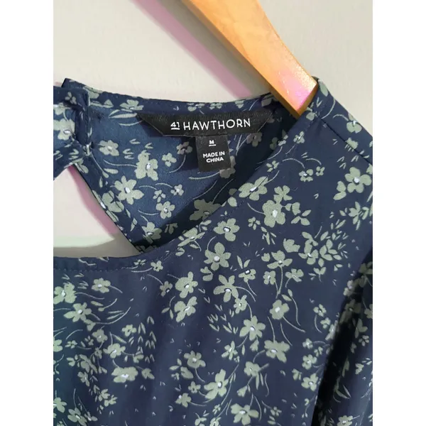 41 Hawthorne Blue Floral Print Blouse Women's Size M‎ Keyhole Back 3/4 Sleeve - Image 2