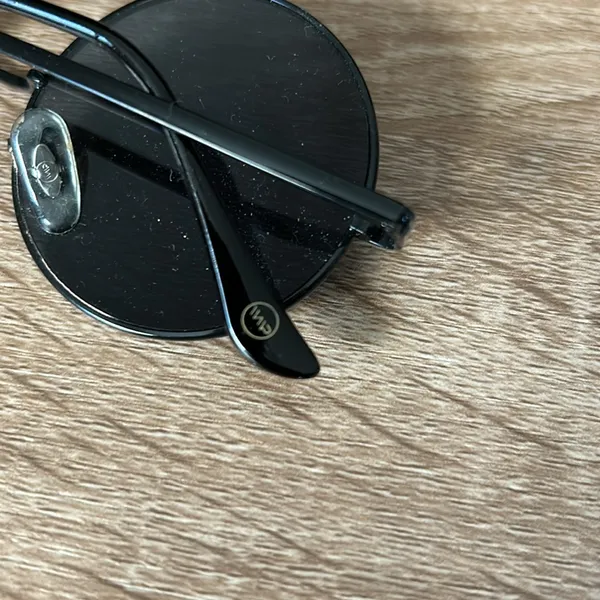Black round sunglasses - Image 3