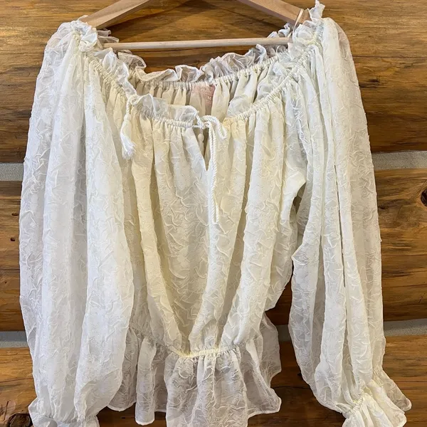 Love Colette Ruffle Romantic Top Size M - Image 2