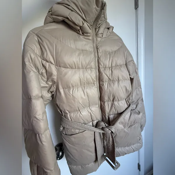 Women’s light brown beige puffer jacket with belt size small - Image 6
