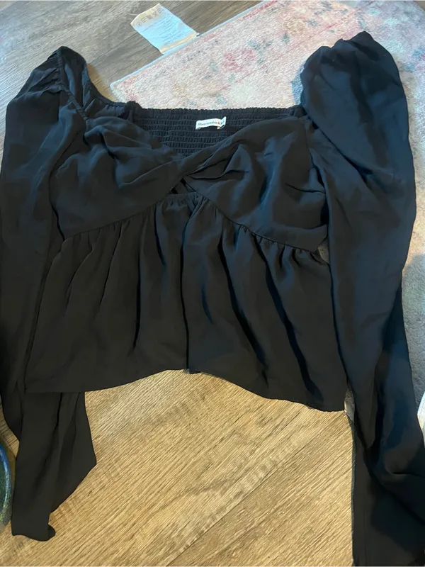 Abercrombie Women's Black Peplum Long-Sleeve Top - Image 3
