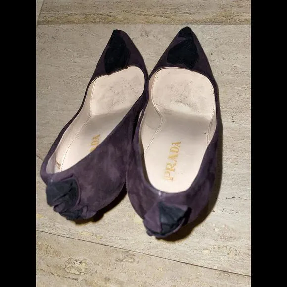 Prada Auth‎ Purple Suede Classic Pump Ruffle Heel 4” Shoe Size 37.5 US 7 - Image 11