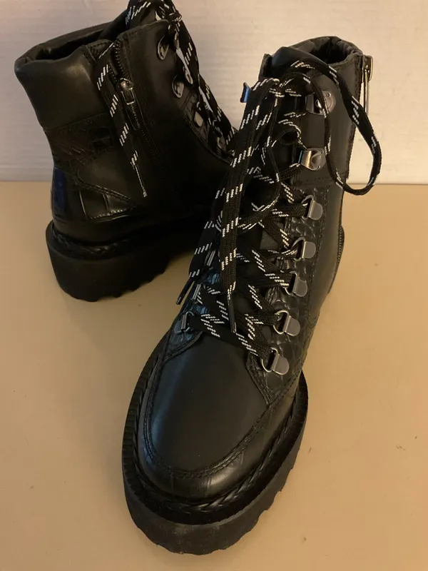 Vince Camuto women leather Black Quilted Combat Platform Boots size 6.5 - Image 7