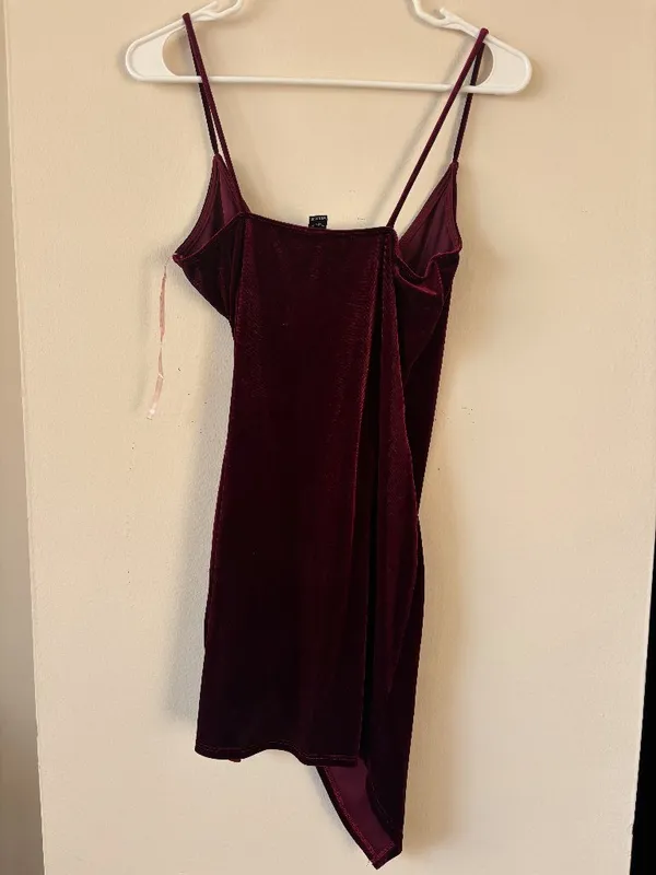 Windsor Burgundy Velvet Dress - Size Medium - Image 2